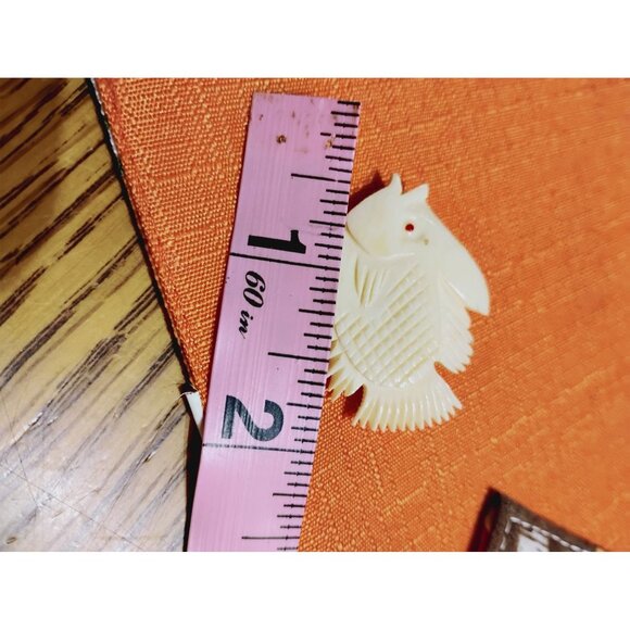 Hand carved bone fish brooch vintage J-22 - Picture 3 of 4